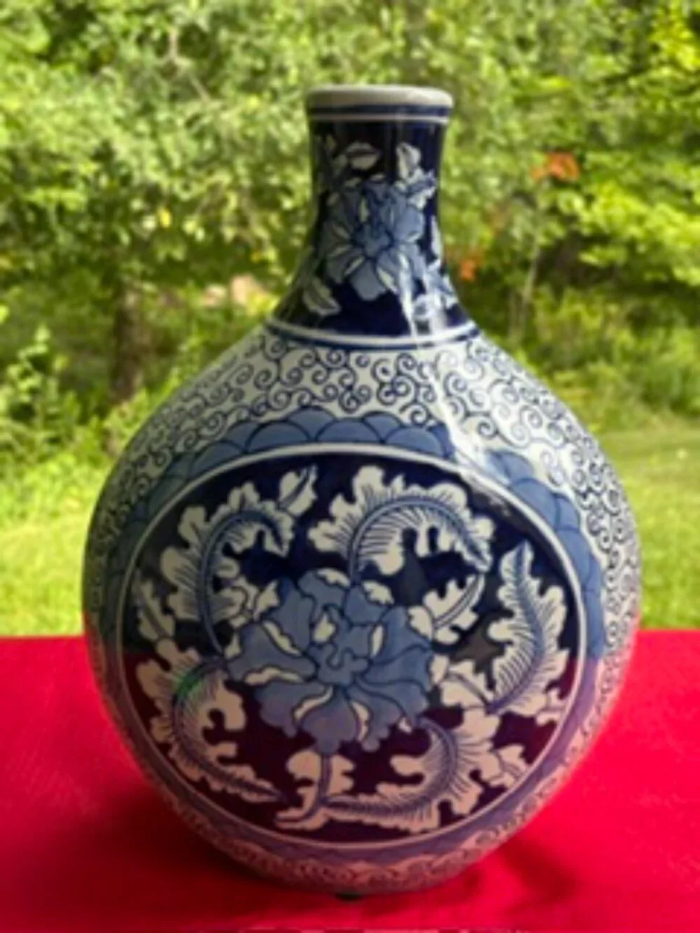 Stunning Porcelain Chinoiserie Vase